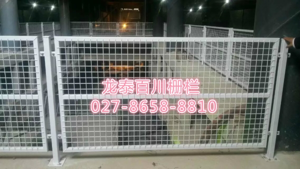 武漢市地鐵出口圍擋護(hù)欄