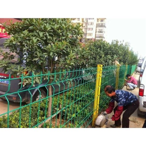 護(hù)欄網(wǎng)在小區(qū)的使用該如何進(jìn)行選擇