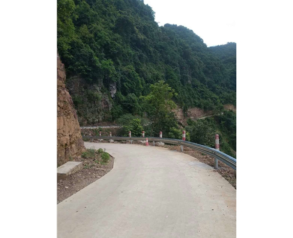 公路護(hù)欄板