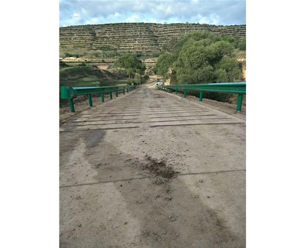 公路護(hù)欄板
