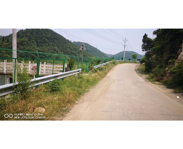 公路護(hù)欄網(wǎng)