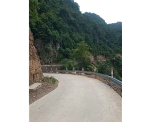 公路護(hù)欄板